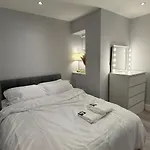 Luxury Cozy Modern Flat