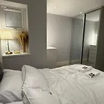 Luxury Cozy Modern Flat